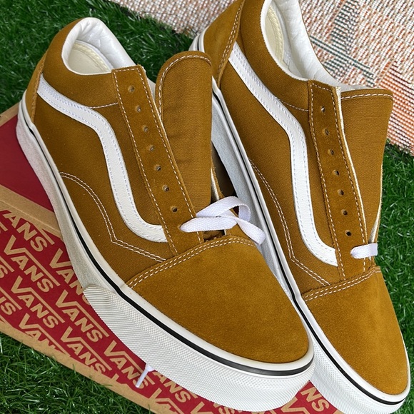 Vans WMNS Old Skool
Color Theory Golden Brown
VN0005UF1M7
Sneakers - Picture 10 of 16
